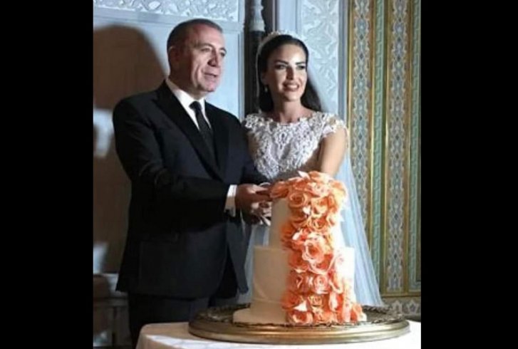 CHP milletvekili Gürsel Tekin ile haber spikeri Mehtap Özkan Çırağan Sarayında evlendi