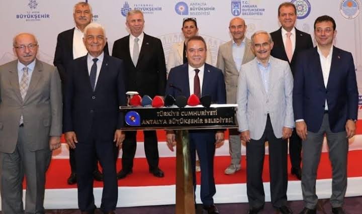 CHP'li 11 Büyükşehir Belediye Başkanı ortak açıklama yaptı