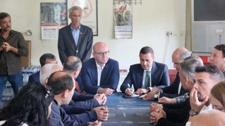 CHP'li Ahmet Akın; Vatandaş geçim için seçim şart, diyor. Yani, millet sandığı istiyor! CHP'li Ahmet Akın; Vatandaş geçim için seçim şart, diyor. Yani, millet sandığı istiyor!