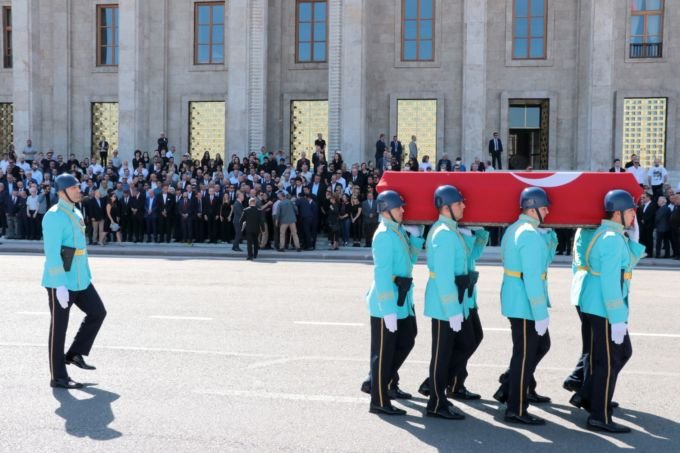 CHP'li Haluk Pekşen son yolculuğuna uğurlandı