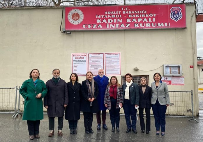 CHP’li Kadın vekiller Sedef Kabaş'ı cezaevinde ziyaret etti