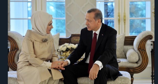 Cumhurbaşkanı Erdoğan ve eşi Emine Erdoğan Coronavirüs'e yakalandı: Omicron varyantı olduğunu öğrendiğimiz hastalığı hamdolsun hafif geçiriyoruz Cumhurbaşkanı Erdoğan ve eşi Emine Erdoğan Coronavirüs'e yakalandı: Omicron varyantı olduğunu öğrendiğimiz hastalığı hamdolsun hafif geçiriyoruz