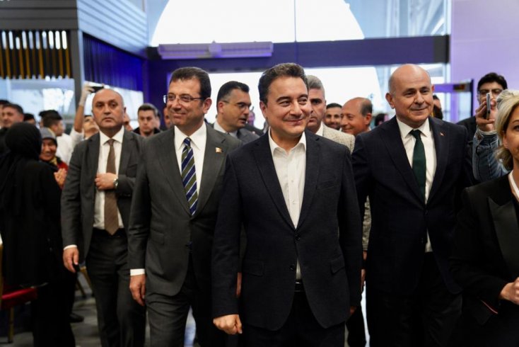 DEVA Partisi Genel Başkanı Ali Babacan ve İBB Başkanı Ekrem İmamoğlu iftarda buluştu