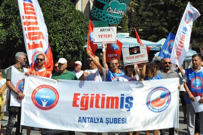 Eğitim-İş Antalya Şubesi; İlimizde kamu çalışanlarının banka promosyonları konusu da yeni bir içinden çıkılamaz meseleye dönüştü