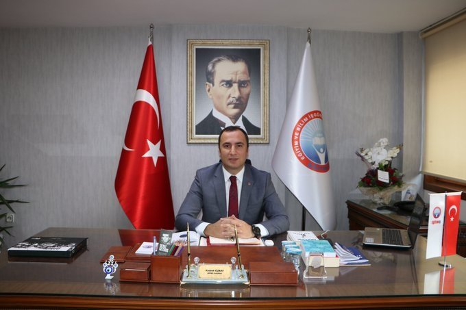 Eğitim-İş Sendikası Genel Başkanı Kadem Özbay'dan Bakan Özer'e; Sahi siz hangi yeterlilikle bu konumlardasınız? Eğitim-İş Sendikası Genel Başkanı Kadem Özbay'dan Bakan Özer'e; Sahi siz hangi yeterlilikle bu konumlardasınız?