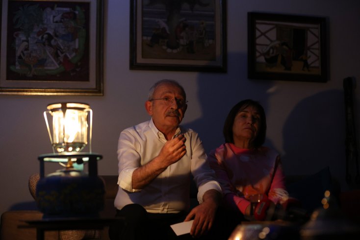 Enerji Bakanı Dönmez'in elektriği kesik değildi iddiasına Kılıçdaroğlu'ndan tepki; 'Erdoğan’ın enerji bakanı budur. Beceriksiz, yalancı, kelime cambazı' Enerji Bakanı Dönmez'in elektriği kesik değildi iddiasına Kılıçdaroğlu'ndan tepki; 'Erdoğan’ın enerji bakanı budur. Beceriksiz, yalancı, kelime cambazı'
