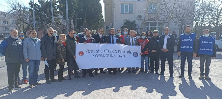 Enerji-İş Sendikası Bandırma'da elektrik zamlarına karşı basın açıklaması yaptı