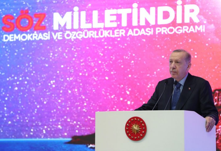 Erdoğan; CHP Genel Merkezi, tıpkı 27 Mayıs arifesinde olduğu gibi bugün de iftiranın, yalanın, kışkırtmanın merkezi konumundadır Erdoğan; CHP Genel Merkezi, tıpkı 27 Mayıs arifesinde olduğu gibi bugün de iftiranın, yalanın, kışkırtmanın merkezi konumundadır