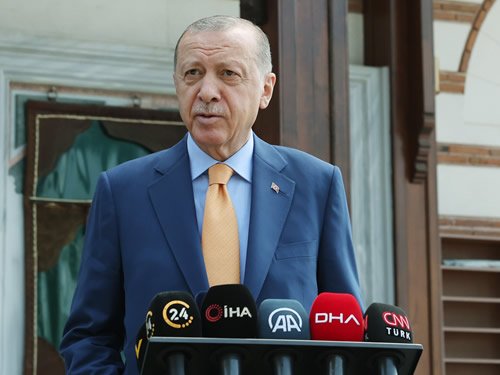 Erdoğan Cuma namazını Kerem Aydınlar Camii’nde kıldı, gündeminde Kılıçdaroğlu vardı Erdoğan Cuma namazını Kerem Aydınlar Camii’nde kıldı, gündeminde Kılıçdaroğlu vardı