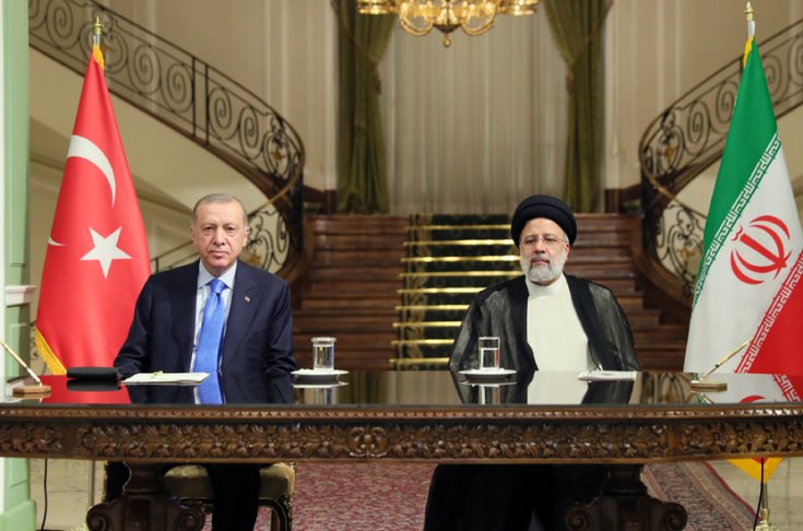 Erdoğan, İran Cumhurbaşkanı Reisi ile görüştü; 'Türkiye-İran ticaret hacminde, iki ülkenin kararlı yürüyüşüyle 30 milyar dolara ulaşacağız'