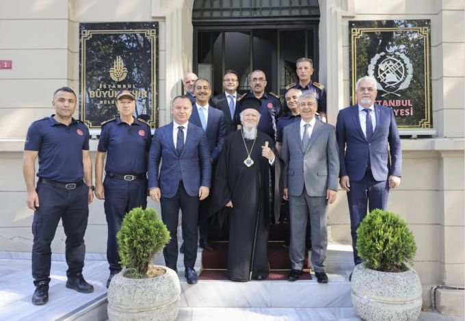 Fener Rum Patriği Bartholomeos'tan İBB İtfaiyesine teşekkür ziyareti Fener Rum Patriği Bartholomeos'tan İBB İtfaiyesine teşekkür ziyareti