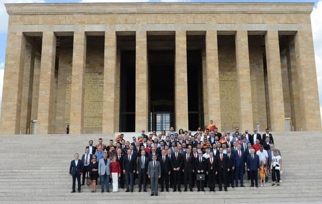 Galatasaray Kulübünün yeni başkanı Dursun Özbek ve yönetimi Anıtkabir'de