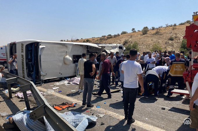 Gaziantep, TAG Otoyolu'nun Nizip bölümünde katliam gibi kaza; 17 Ölü Gaziantep, TAG Otoyolu'nun Nizip bölümünde katliam gibi kaza; 17 Ölü
