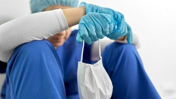 Hamile hemşireye 4 kişi saldırdı, karnını tekmelediler Hamile hemşireye 4 kişi saldırdı, karnını tekmelediler