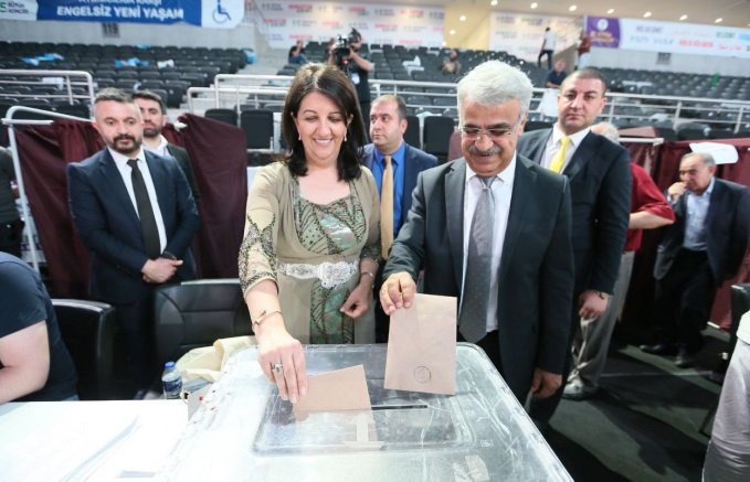 HDP'nin 5. Olağan Büyük Kongresi sona erdi, Buldan ve Sancar yeniden eş genel başkan seçildi
