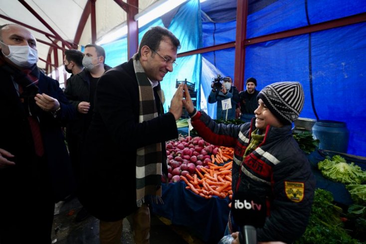 İBB Başkanı Ekrem İmamoğlu, 30 yıllık özlemi ‘imar planına’ kavuşan Avcılar Yeşilkent Mahallesi’i ziyaret etti