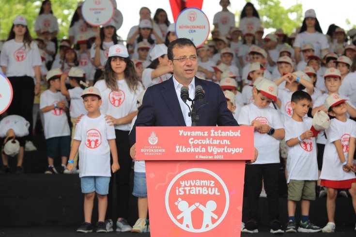 İBB Başkanı Ekrem İmamoğlu, İBB'nin 32 yuvasından mezun olan 742 öğrencinin sertifika törenine katıldı İBB Başkanı Ekrem İmamoğlu, İBB'nin 32 yuvasından mezun olan 742 öğrencinin sertifika törenine katıldı