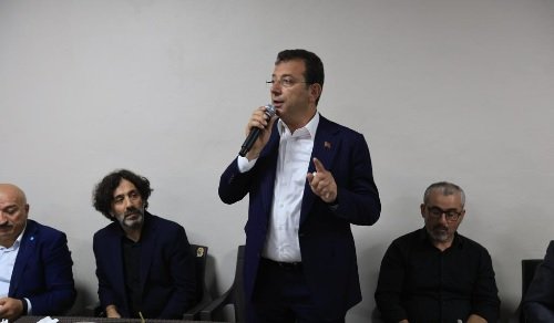 İBB başkanı İmamoğlu, Aşure gününde matem lokmasına ortak oldu İBB başkanı İmamoğlu, Aşure gününde matem lokmasına ortak oldu