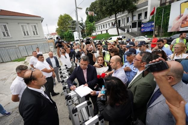 İBB mülkiyetindeki yalılarda hukuksuz bir şekilde görev yapan THY güvenlik görevlileri İBB heyetine engel oldu