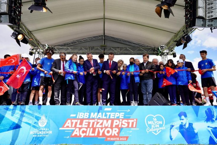 İBB tarihinin ilk atletizm pistini, 19 Mayıs Atatürk'ü Anma, Gençlik ve Spor Bayramı’nın 103’ncü yıldönümünde, Maltepe’de açtı