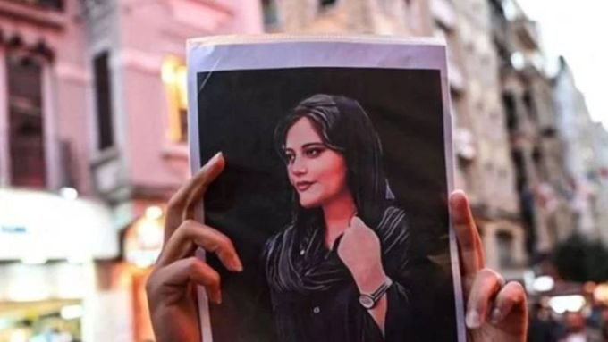 İran Parlamentosu, Mahsa Amini protestolarına katılanlar için ölüm cezası istedi İran Parlamentosu, Mahsa Amini protestolarına katılanlar için ölüm cezası istedi