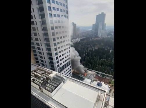 İstanbul, Levent Metrocity alışveriş merkezinde yangın, bir saat sonra kontrol altına alındı