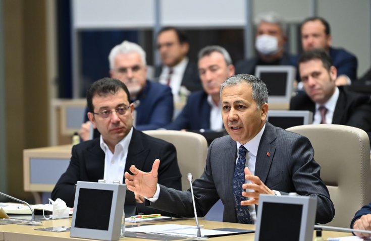 İstanbul Valisi Ali Yerlikaya başkanlığında, Karla mücadele değerlendirme ve hazırlık toplantısı gerçekleştirildi İstanbul Valisi Ali Yerlikaya başkanlığında, Karla mücadele değerlendirme ve hazırlık toplantısı gerçekleştirildi
