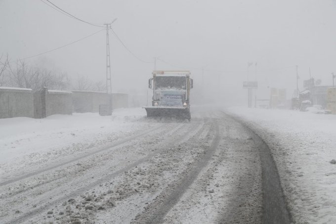 İstanbul'da kar afeti nedeniyle saat 13.00'a kadar özel araçlar trafiğe çıkamayacak
