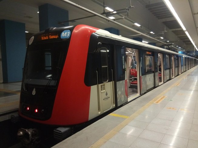 İstanbul’da metro seferleri saat 02.00'a kadar uzatıldı