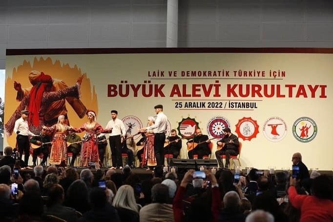 İstanbul'da toplanan Büyük Alevi Kurultayı'nın sonuç bildirgesi yayımlandı İstanbul'da toplanan Büyük Alevi Kurultayı'nın sonuç bildirgesi yayımlandı