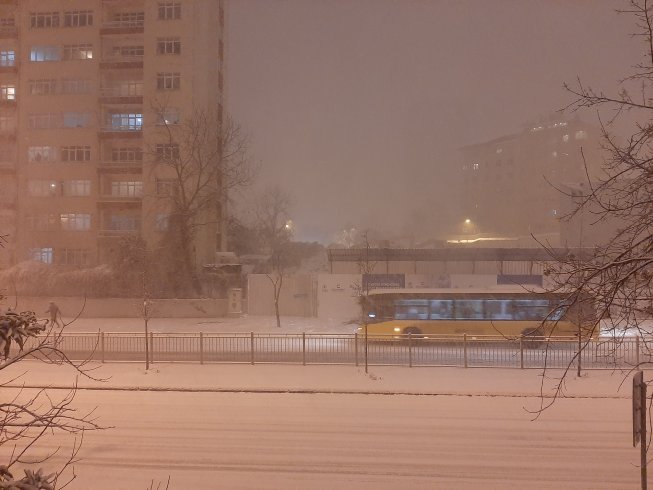 İstanbul'da yoğun kar yağışı başladı İstanbul'da yoğun kar yağışı başladı