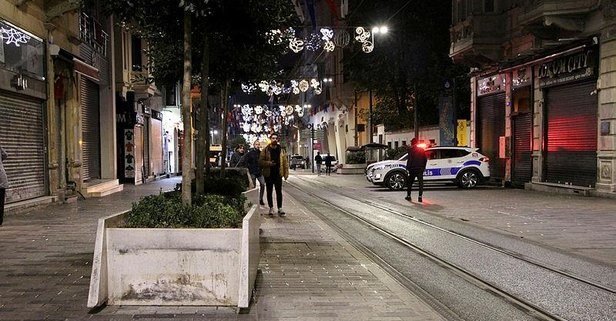 İstiklal Caddesi'ndeki beton saksılara bağlı banklar söküldü