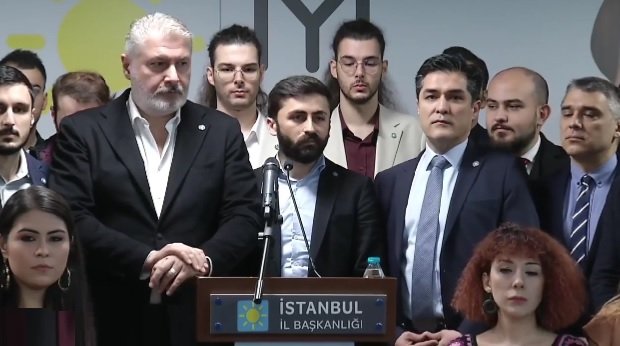 İYİ Parti'li Bahadır Erdem, Buğra Kavuncu ve Hamza Yurtsever, İstanbul İl Başkanlığında Alp Emeç’in tutuklanmasına ilişkin basın toplantısı düzenledi
