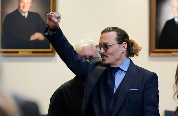Johnny Depp eski eşi Amber Heard'e açtığı davayı kazandı Johnny Depp eski eşi Amber Heard'e açtığı davayı kazandı