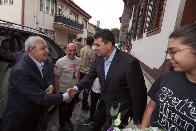 Kılıçdaroğlu, Afyonkarahisar'da Gültekin Uysal ve Ailesi ile görüştü