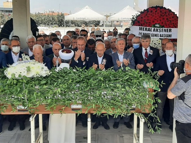 Kılıçdaroğlu, Ayten Öztrak’ın Cenaze törenine katıldı