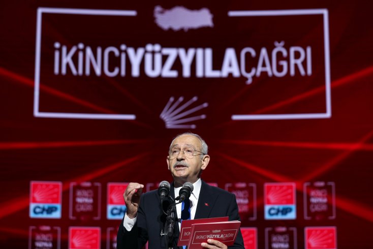 Kılıçdaroğlu; bizler siyasi ve siyaset üstü, rozetli veya rozetsiz hepimiz ülke için, vatan için birlikteyiz Kılıçdaroğlu; bizler siyasi ve siyaset üstü, rozetli veya rozetsiz hepimiz ülke için, vatan için birlikteyiz