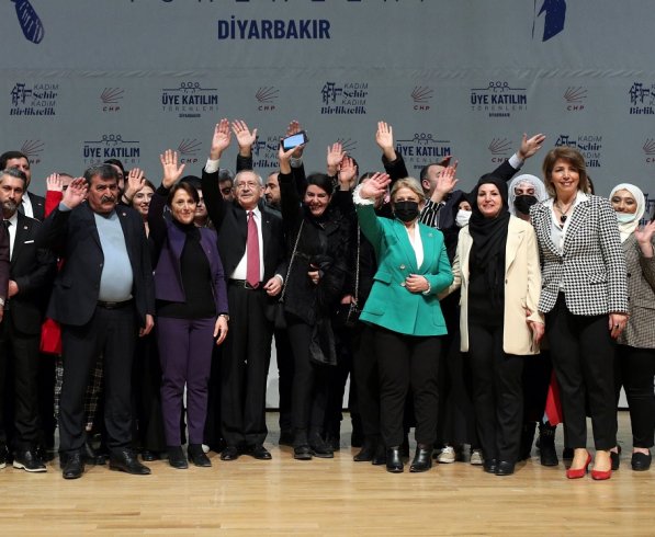 Kılıçdaroğlu; 'Bütün komşularımızla barış içinde, huzur içinde yaşamak istiyoruz' Kılıçdaroğlu; 'Bütün komşularımızla barış içinde, huzur içinde yaşamak istiyoruz'