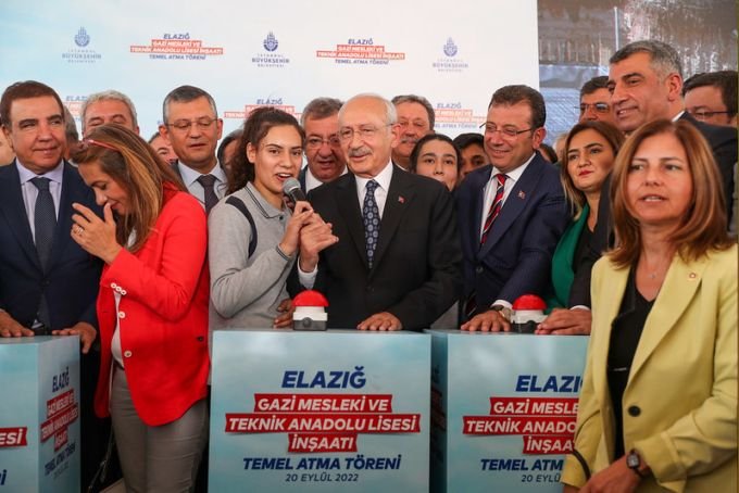 Kılıçdaroğlu, Elazığ’da İBB Gazi Meslek Teknik Anadolu Lisesi Temel Atma Törenine Katıldı Kılıçdaroğlu, Elazığ’da İBB Gazi Meslek Teknik Anadolu Lisesi Temel Atma Törenine Katıldı