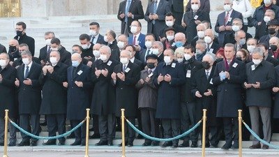 Kılıçdaroğlu, Eski Bakan Onur Kumbaracıbaşı'nın Cenaze Törenine Katıldı Kılıçdaroğlu, Eski Bakan Onur Kumbaracıbaşı'nın Cenaze Törenine Katıldı