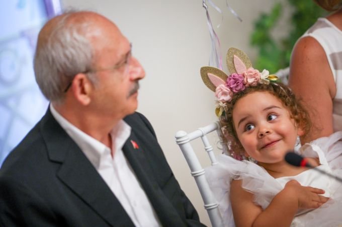 Kılıçdaroğlu, Gezi Aileleri ile doğum günü kutladı