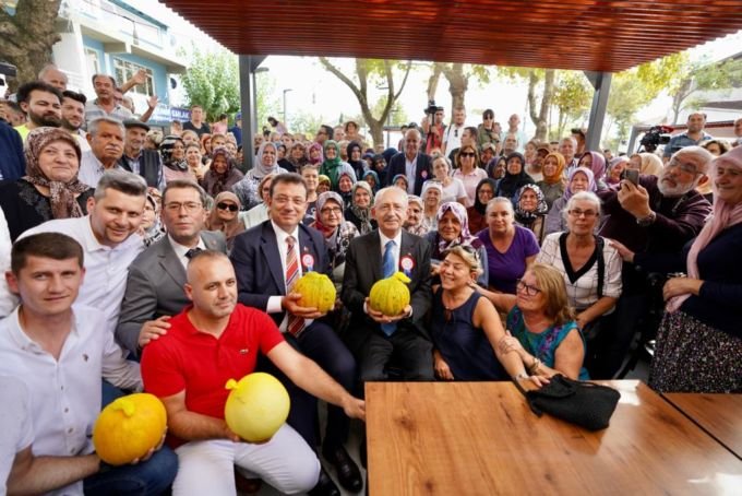 Kılıçdaroğlu, İstanbul'da çiftçiye buğday tohumu ve mazot dağıtım töreninde konuştu; Siyaset, zenginleşme aracı değildir. Siyaset, köşeyi dönme aracı değildir Kılıçdaroğlu, İstanbul'da çiftçiye buğday tohumu ve mazot dağıtım töreninde konuştu; Siyaset, zenginleşme aracı değildir. Siyaset, köşeyi dönme aracı değildir