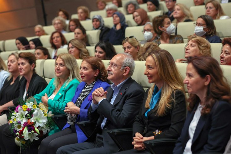 Kılıçdaroğlu, Kadın kolları başkanlarıyla bir araya geldi