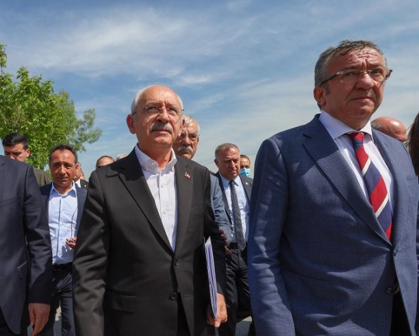 Kılıçdaroğlu SADAT önünde; Herkes müsterih olsun, seçim güvenli bir şekilde yapılacak! Kılıçdaroğlu SADAT önünde; Herkes müsterih olsun, seçim güvenli bir şekilde yapılacak!