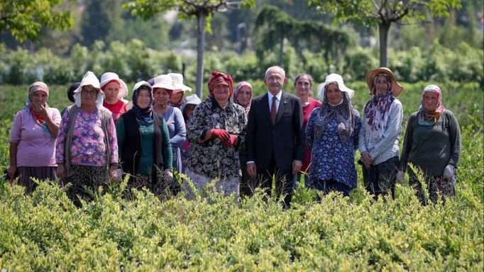 Kılıçdaroğlu, tarım sektöründe çalışan kadınlarla sohbet etti