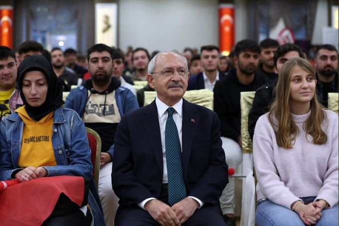 Kılıçdaroğlu, Tokat'ta gençlerle bir araya geldi Kılıçdaroğlu, Tokat'ta gençlerle bir araya geldi