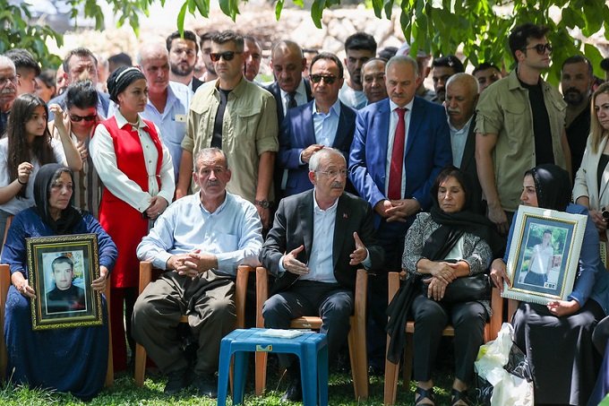 Kılıçdaroğlu Uludere’de: 'Bu olayı aydınlatacağıma dair söz vermek için buraya geldim'