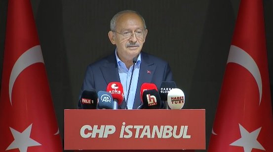 Kılıçdaroğlu'na helalleşmeye gelen vatandaşlardan; siz de bize hakkınızı helal edin! Kılıçdaroğlu'na helalleşmeye gelen vatandaşlardan; siz de bize hakkınızı helal edin!