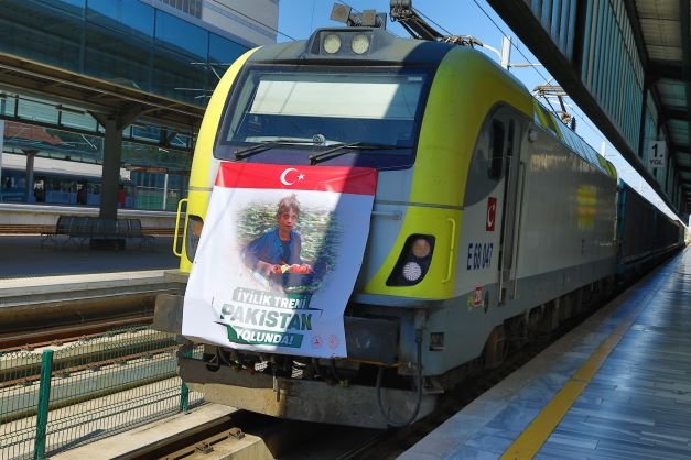 Kızılay'dan Pakistan'a insani yardım malzemelerini taşıyan ilk İyilik Treni yola çıktı