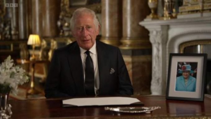 Kral III. Charles, ilk kez Britanya halkına seslendi: 'Ömür boyu hizmet' sözü verdi Kral III. Charles, ilk kez Britanya halkına seslendi: 'Ömür boyu hizmet' sözü verdi